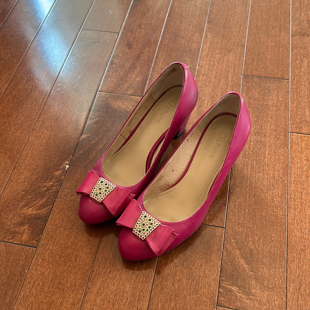 Pink heels us 6